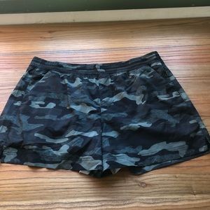 Old Navy Active Women’s 1X Camo Print Athletic Shorts